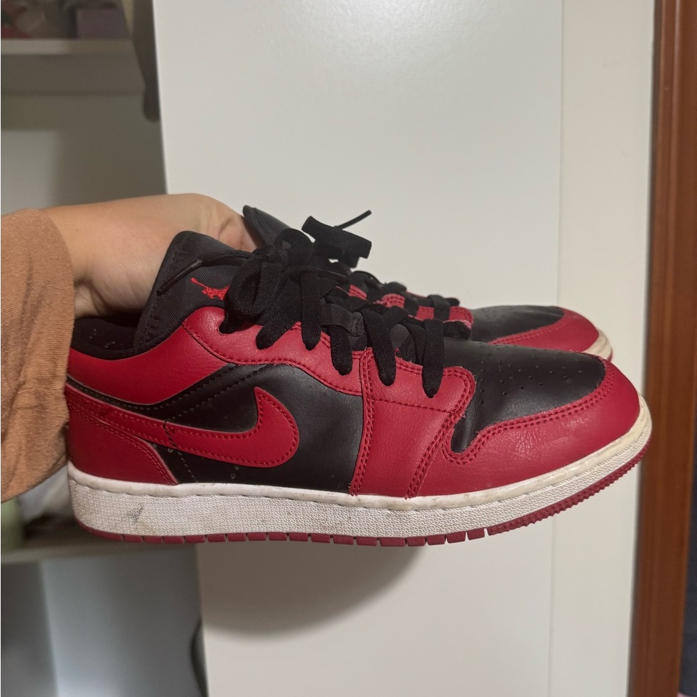 ❌Sold❌Almost brand new jordans aj1low